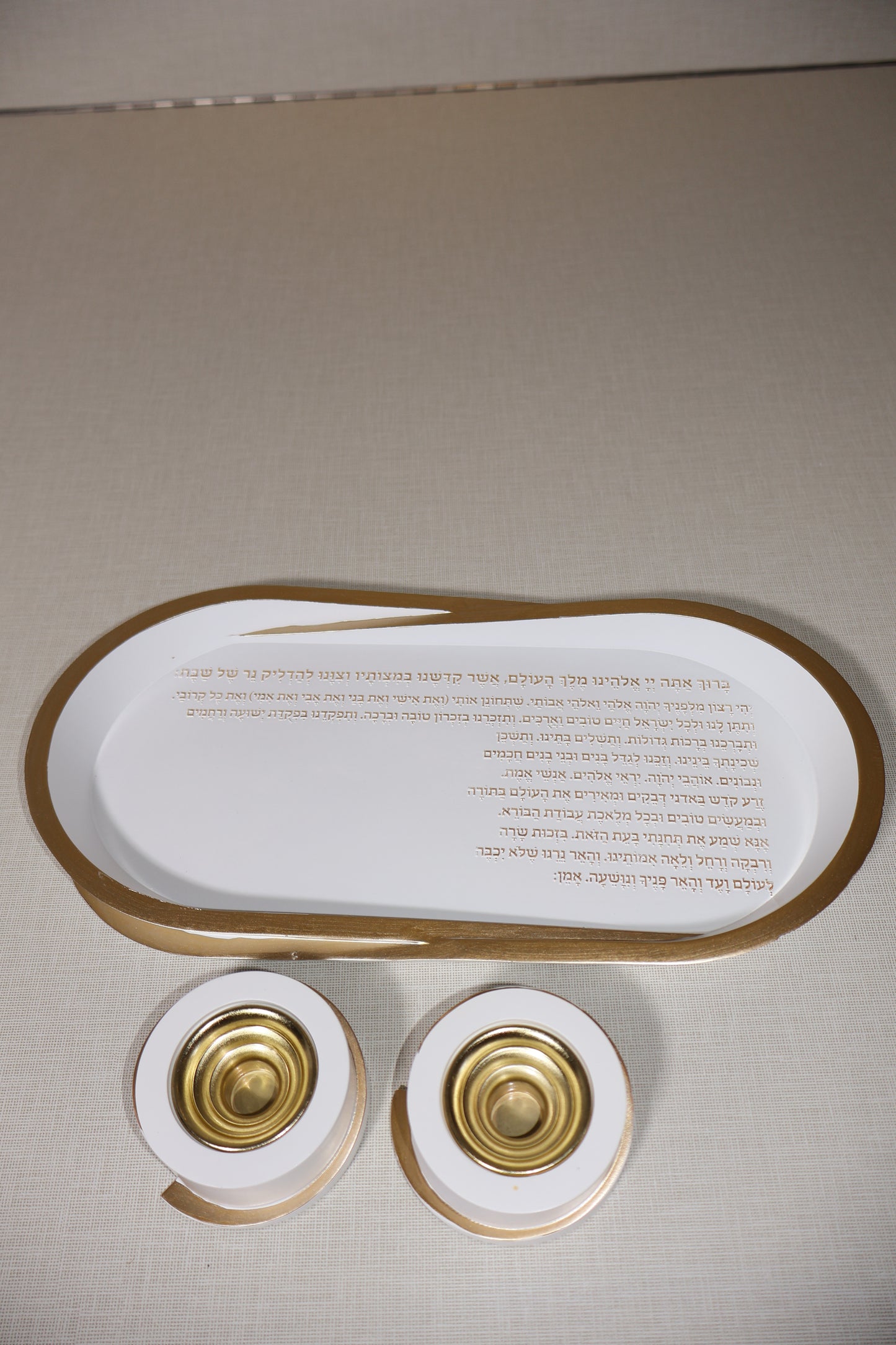 סט פולירייזן - מגש להדלקת נרות וזוג פמוטים מהודר