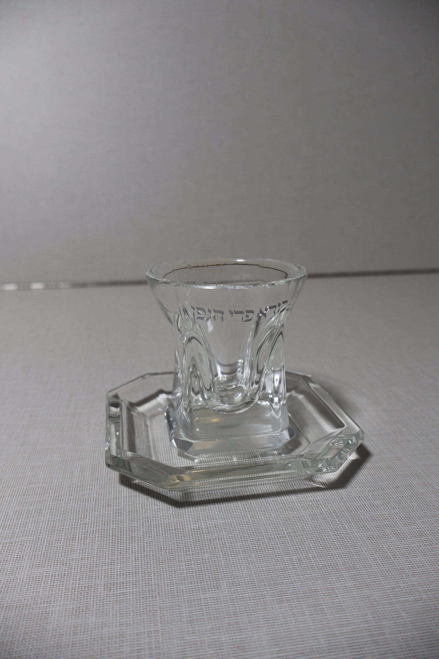 גביע קריסטל שקוף – דגם "בורא פרי הגפן"