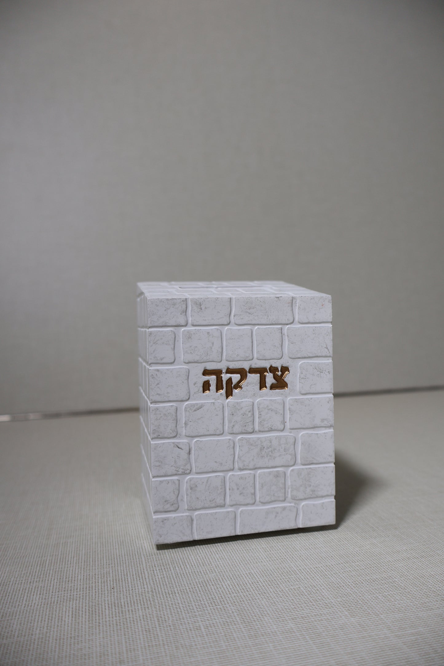 קופת צדקה מפולירייזן – דגם "כותל"