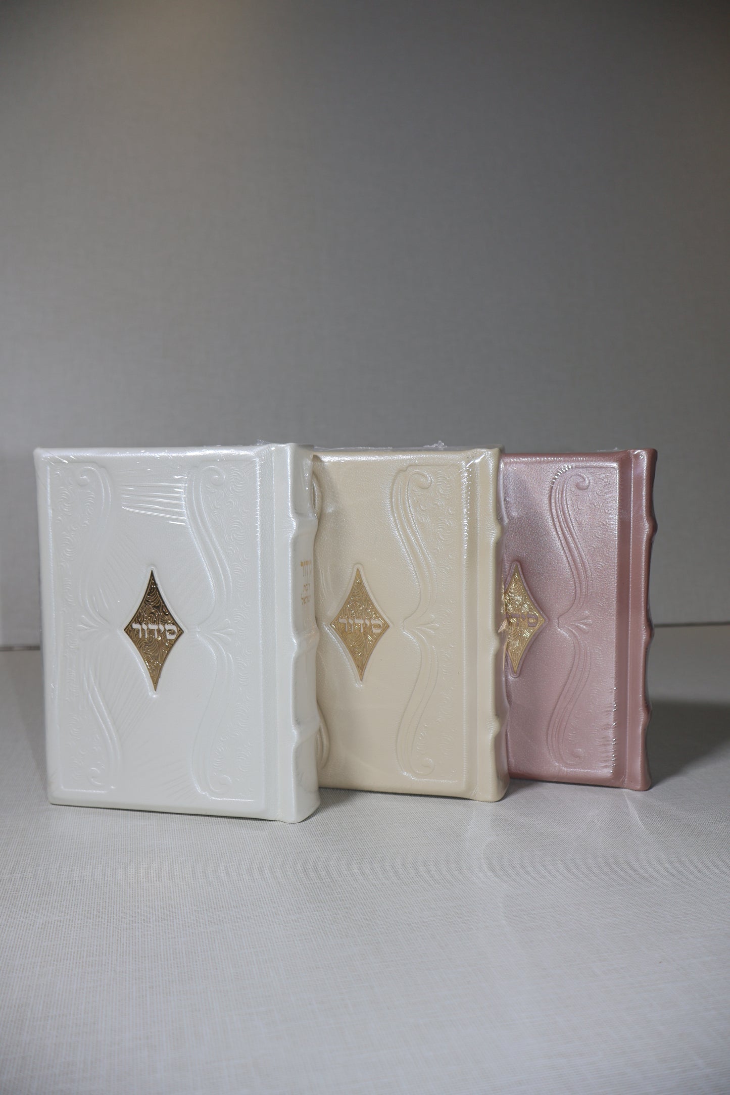 סידור מעור אמיתי לבת ישראל – עם תהילים וברכי נפשי