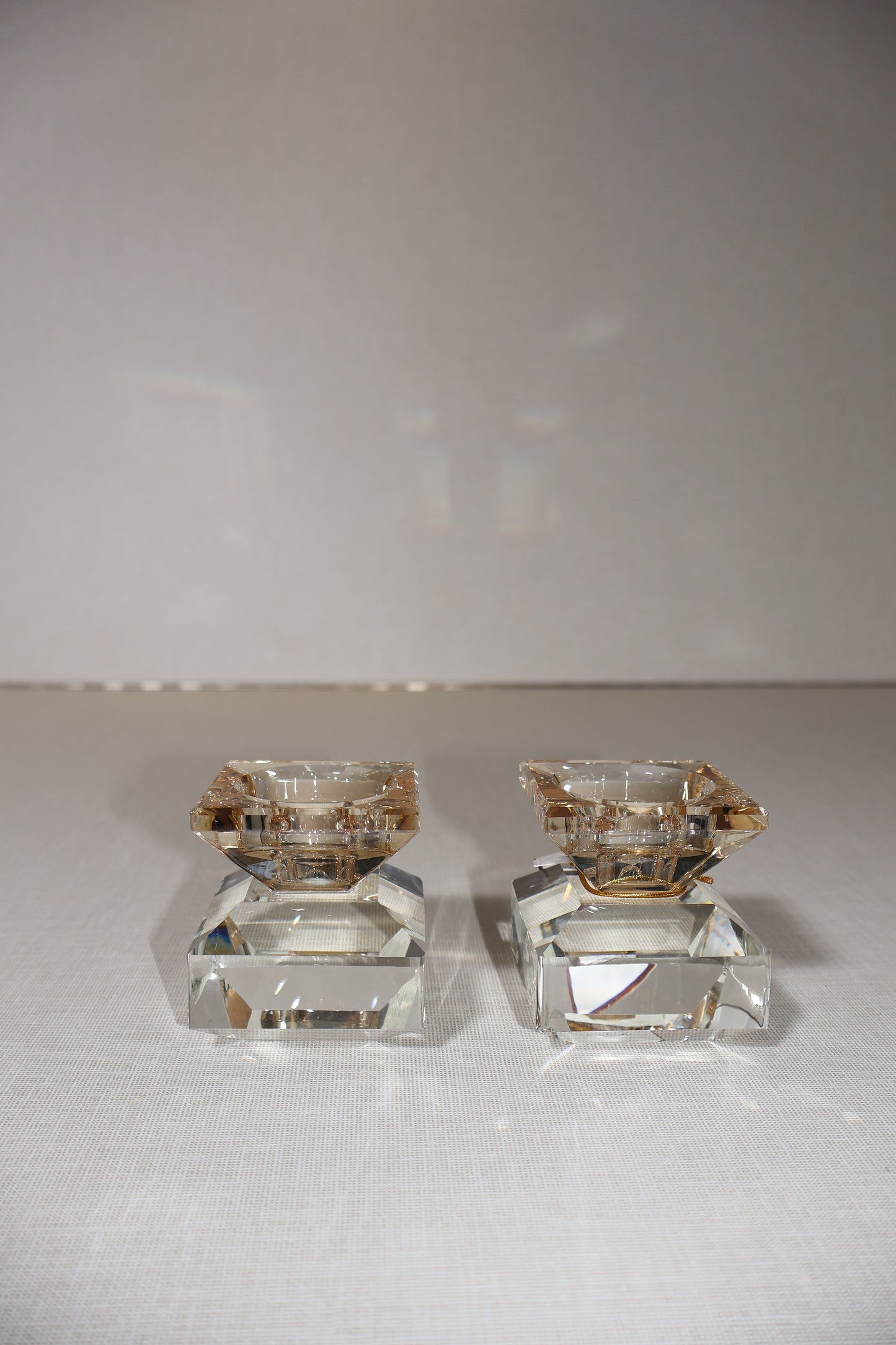 זוג פמוטי קריסטל בסיס שקוף