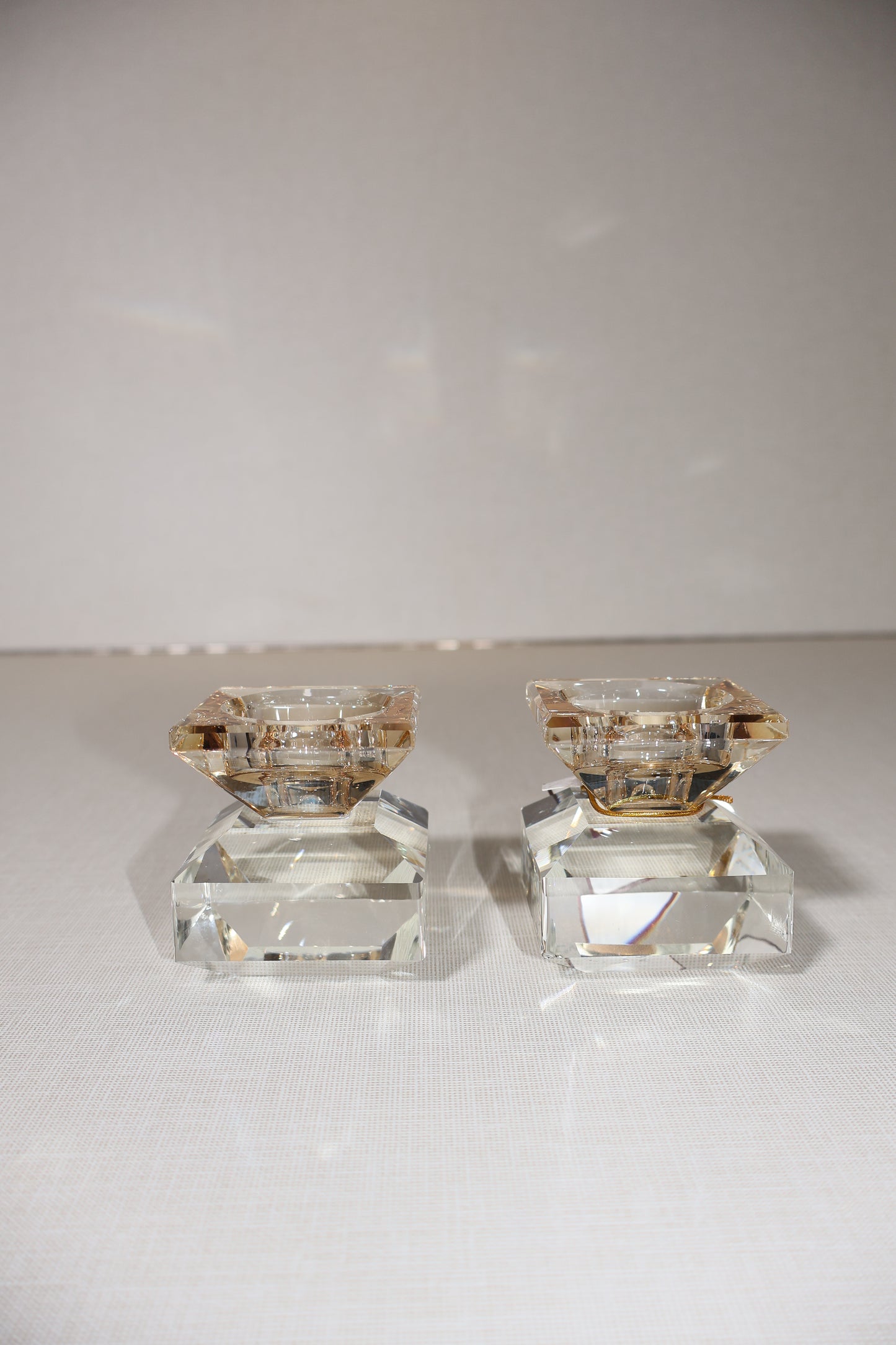 זוג פמוטי קריסטל בסיס שקוף