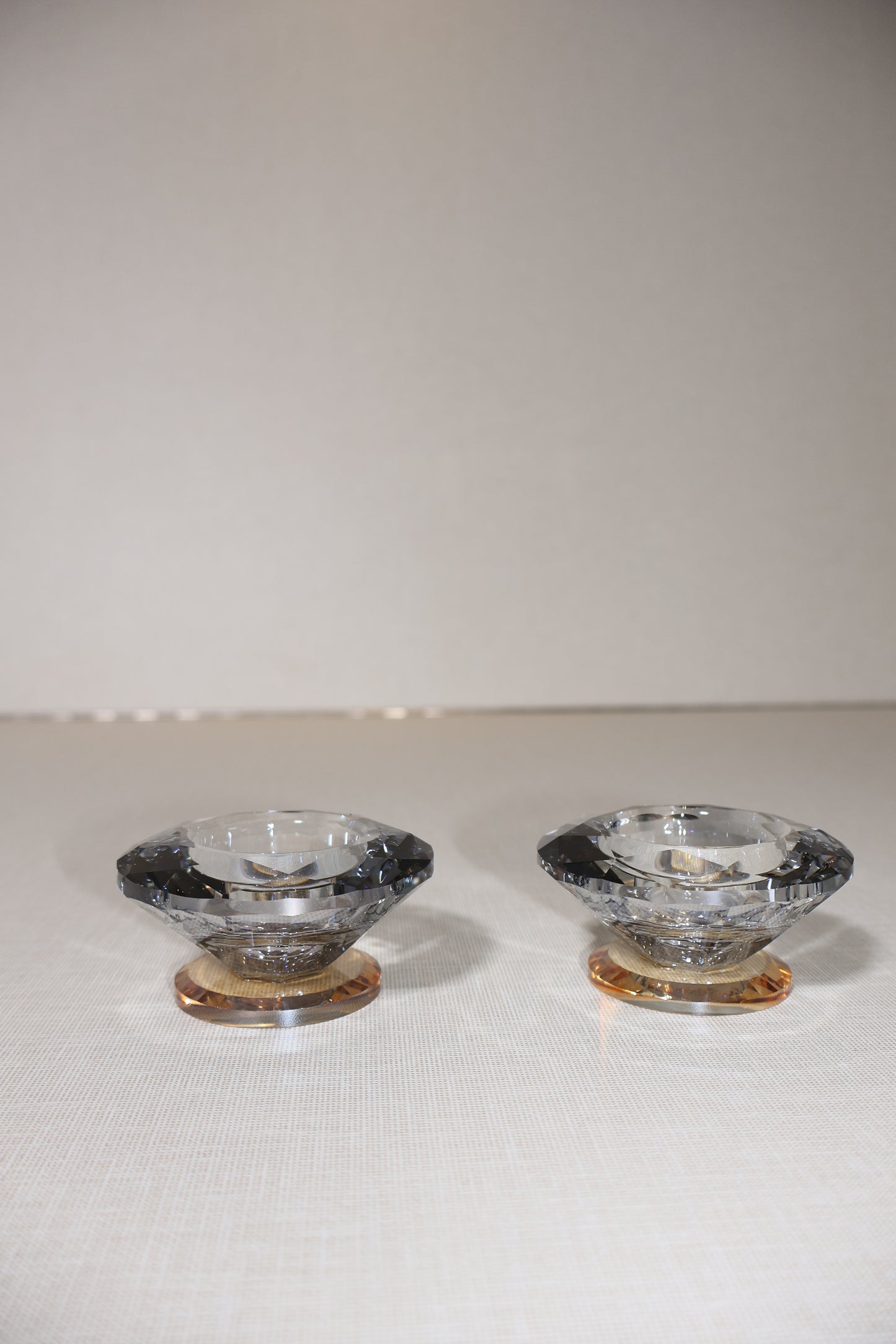 פמוטי קריסטל בעיצוב יהלום