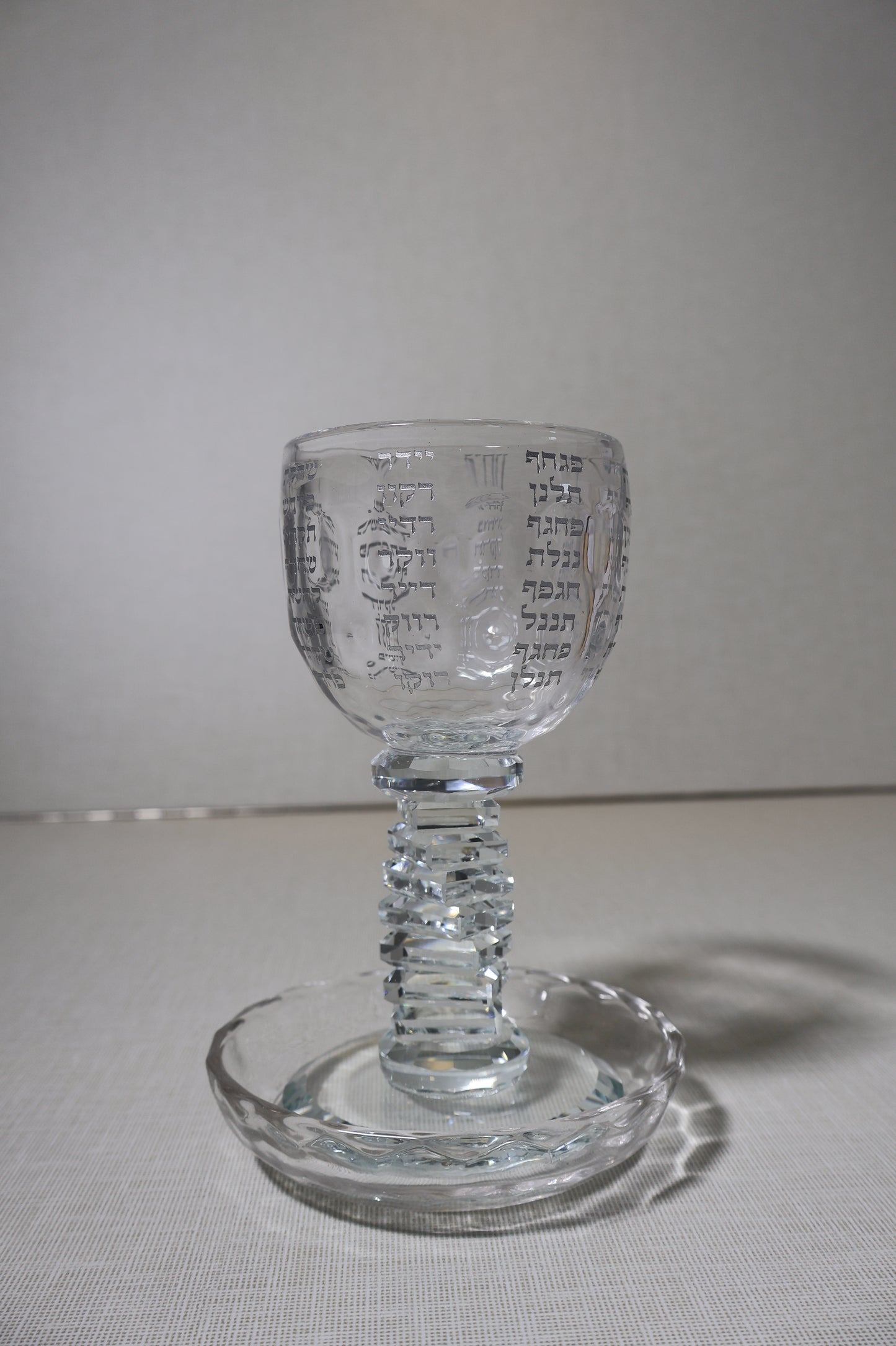 גביע קריסטל שקוף – דגם "נהרות הקודש"