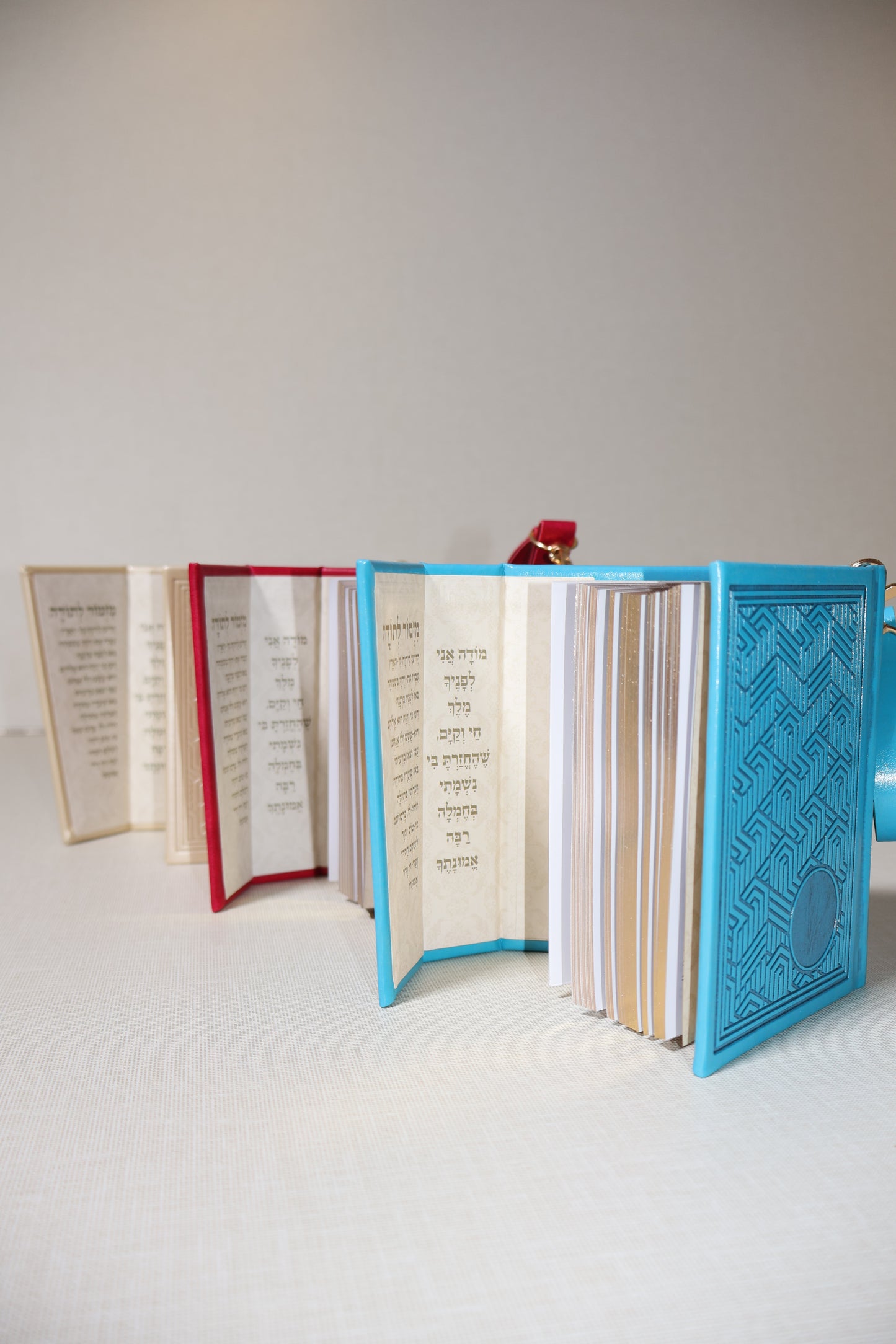 סידור כיס לבת ישראל – עם מגנט