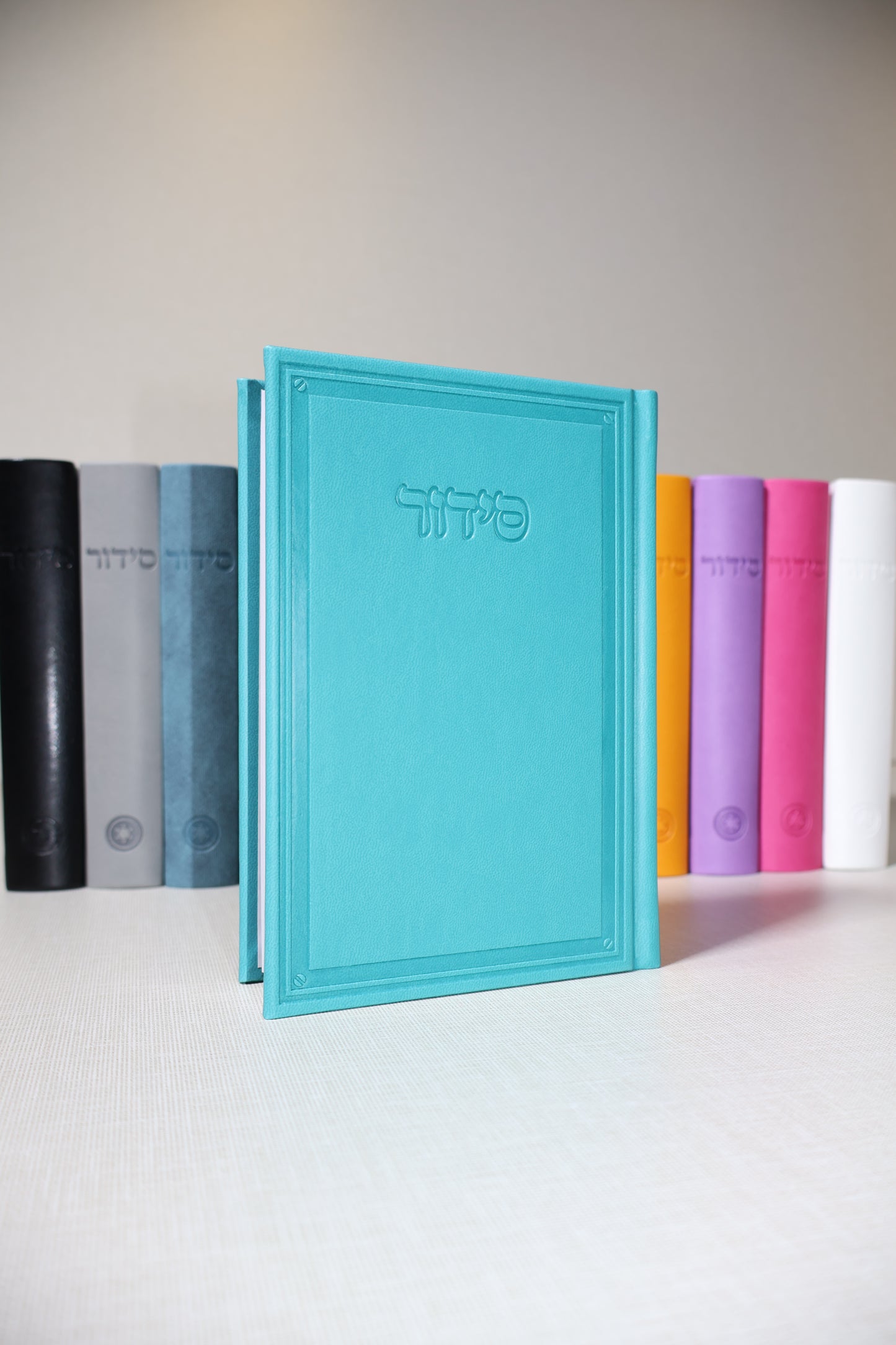 סידור פרימיום – דגם קרטיה (כריכת דמוי עור)